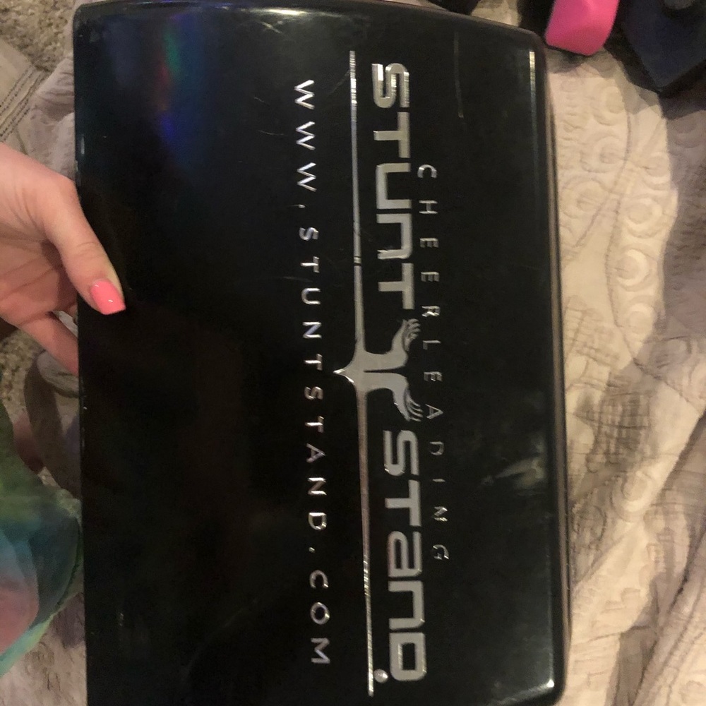 cheerleading stunt stand